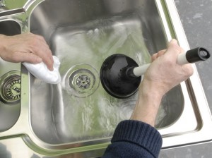 Unblocking sink with plunger