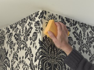 wallpaper cleaning on corner