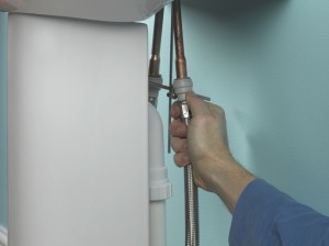 Connecting copper supply pipe tails to flexible tap connectors