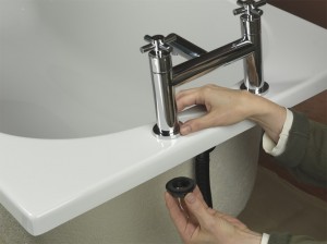 Fitting bath taps to rim of bath