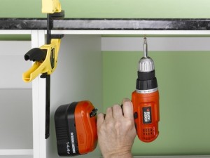 clamping and fixing kitchen worktop in place