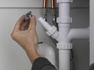 positioning jubilee clip over spigot