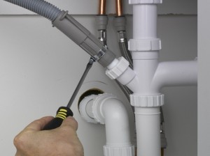 securing waste pipe on spigot