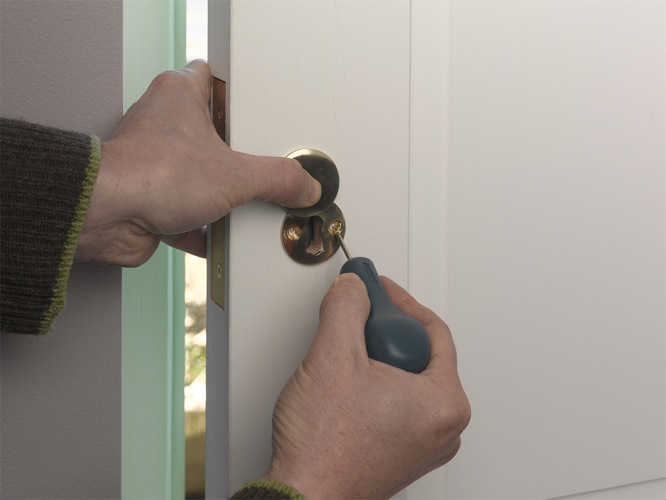 Julian Cassell's DIY Blog » Blog Archive Fitting door escutcheons