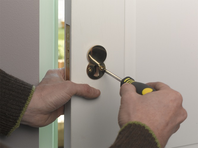 Julian Cassell's DIY Blog » Blog Archive Fitting door escutcheons