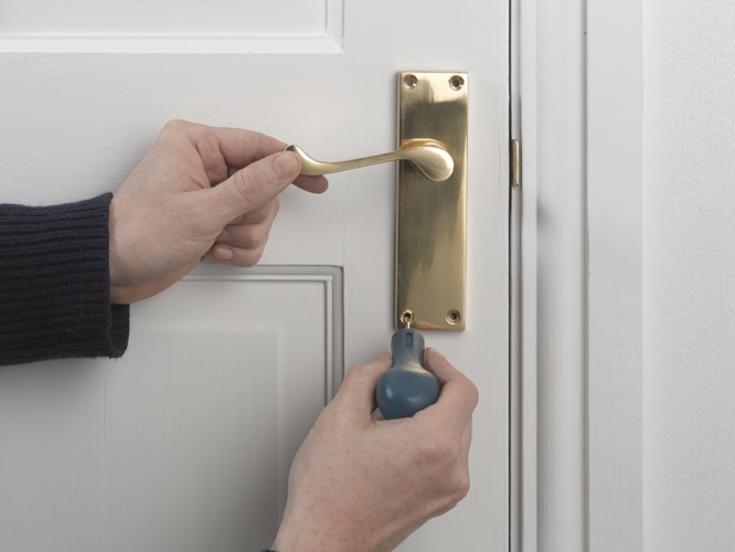 Julian Cassell's DIY Blog » Blog Archive Changing a door handle HOW