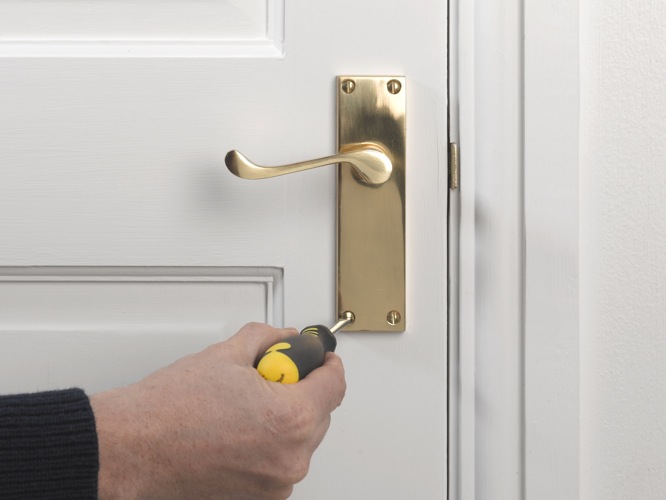 Julian Cassell's DIY Blog » Blog Archive Changing a door handle HOW