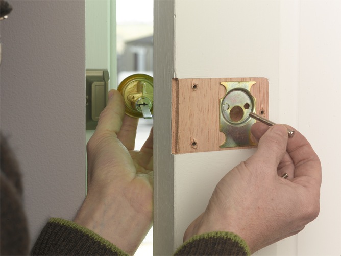 Julian Cassell's DIY Blog » Blog Archive Replacing a cylinder lock