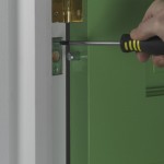 Fitting a hinge bolt 5