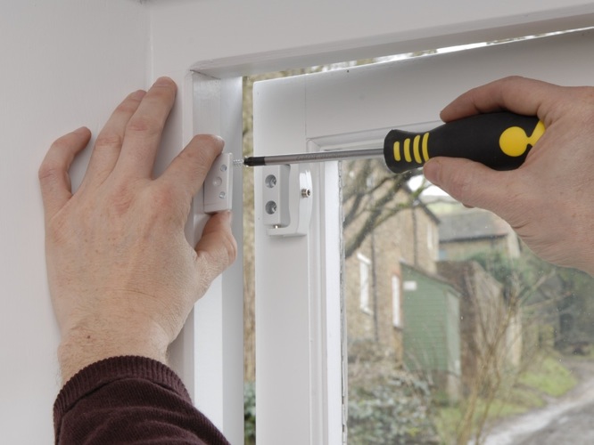 Julian Cassell's DIY Blog » Blog Archive Fitting a casement window lock