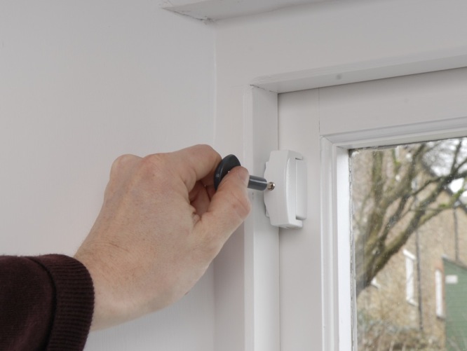 Julian Cassell's DIY Blog » Blog Archive Fitting a casement window lock