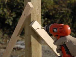 screw in battens to keep fence posts upright