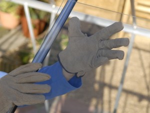 Fitting glass in greenhouse