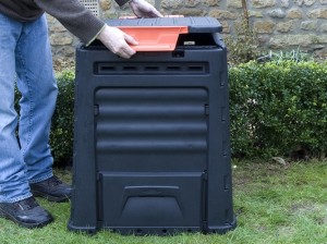 Fitting compost bin lid