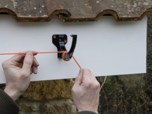 Tie string line to gutter clip