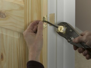 pulling anchor plate of door closer with pliers