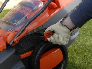 adjusting cutting depth of lawnmower