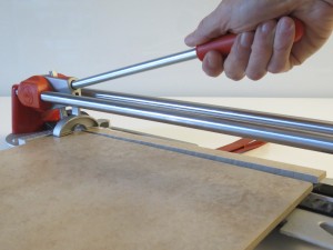 Cutting tile slivers